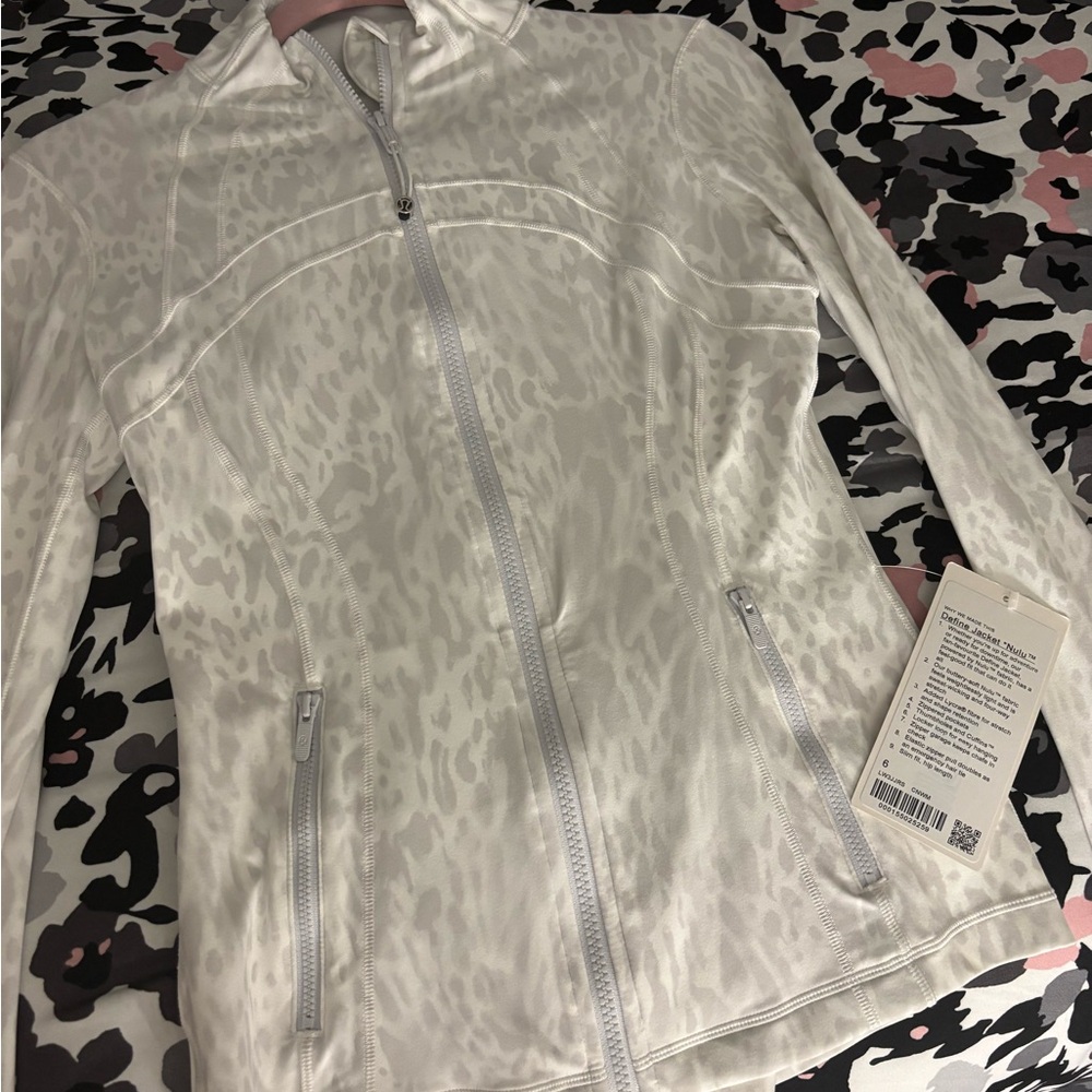 Lululemon Spot White (NULU) Define